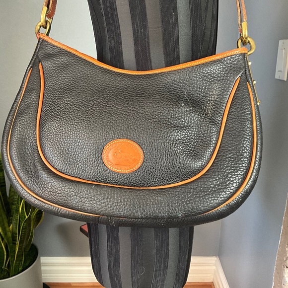 VTG 80s Dooney & Bourke Authentic Leather DB Fob Crescent Hobo Bag Black Tan OS - Picture 3 of 16